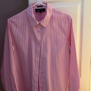 Very pretty Jones New York dress blouse.  Looks amazing with Navy/Black jacket